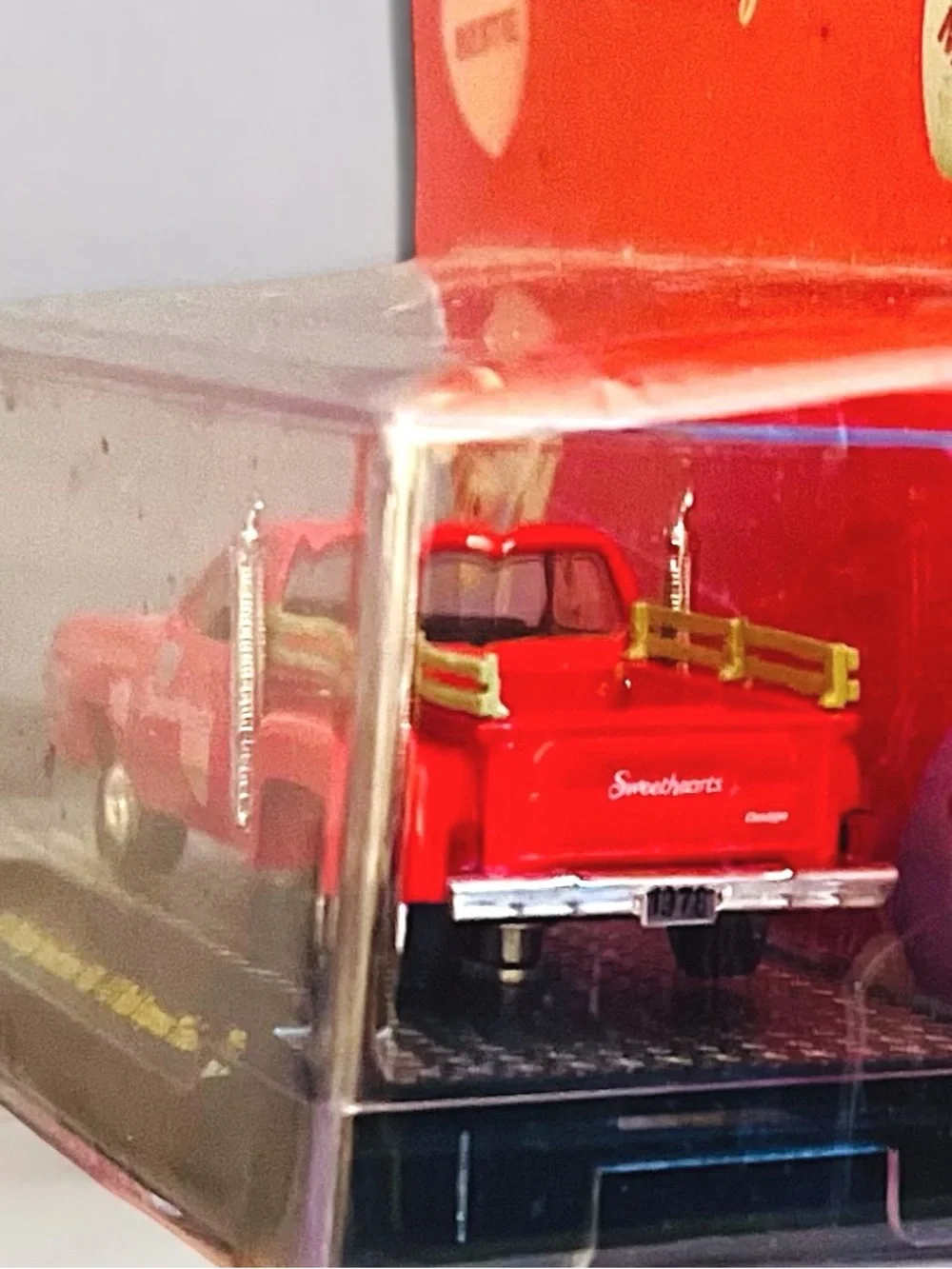 M2 Machines 1978 Dodge Adventurer 150-Li'l Red Express Truck - Sweethearts 1:64